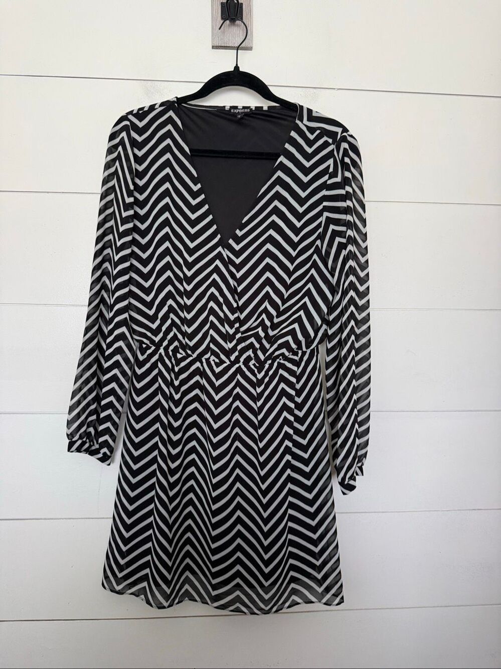 Express Women’s Medium Black White Longsleeve Mini Dress Chiffon